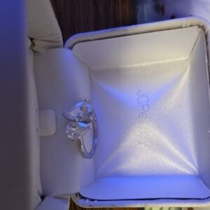 Stunning Silver Ring with Clear Stones